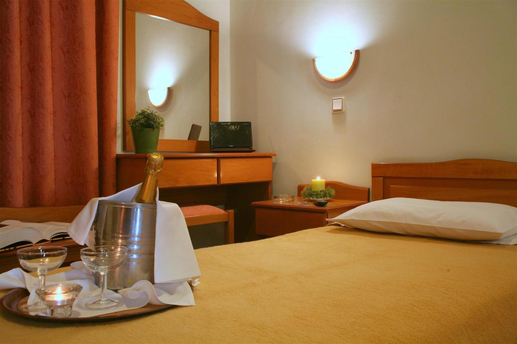 Oceanis Hotel Thessaloniki Buitenkant foto