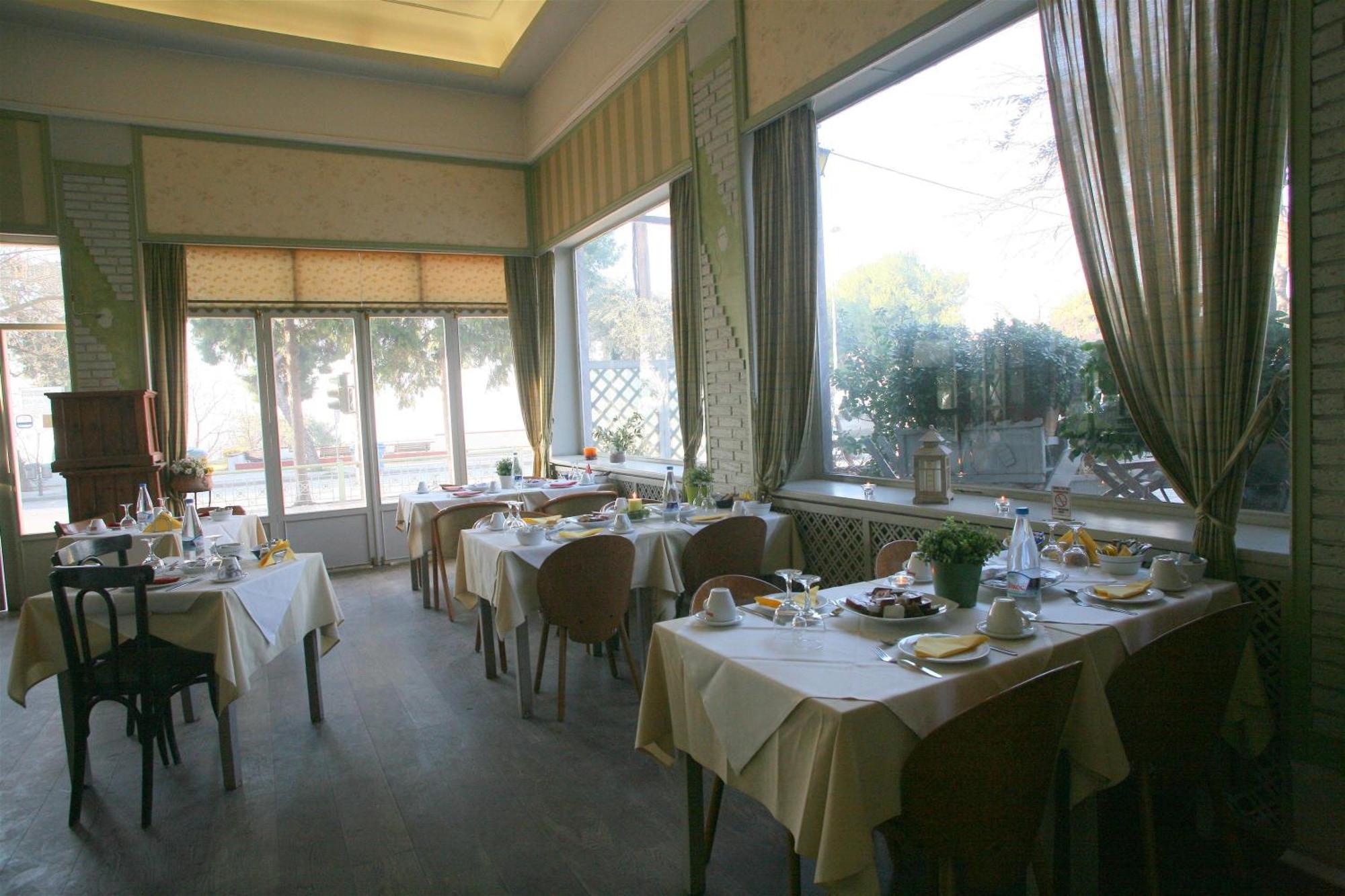 Oceanis Hotel Thessaloniki Buitenkant foto