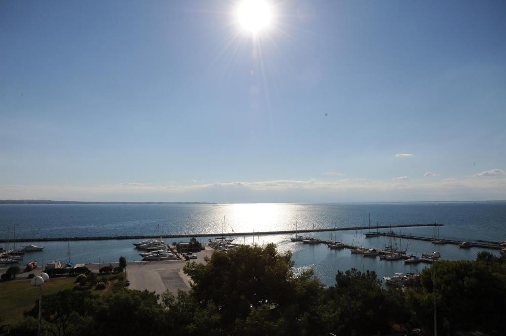 Oceanis Hotel Thessaloniki Buitenkant foto